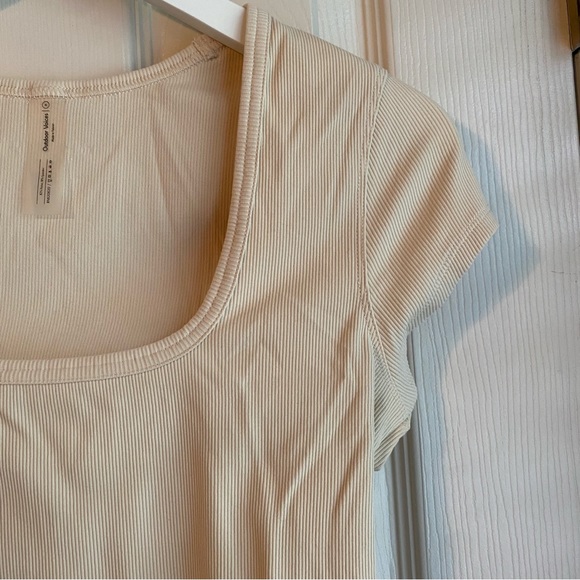 EUC Outdoor Voices SuperformRib Shortsleeve in Linen, Size Medium - Picture 3 of 4